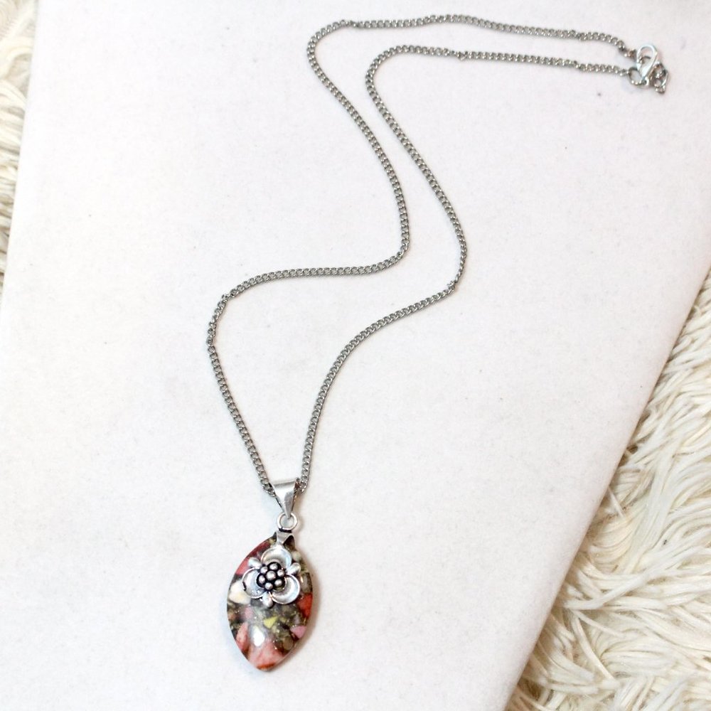 💗Silver Almond Shaped Mineral Healing Patchwork Flower Necklace🌺 🌸